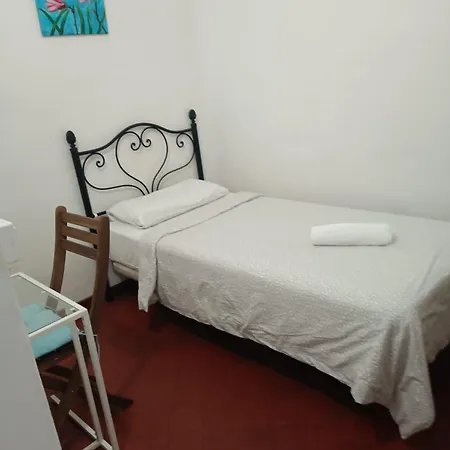 Rubi's Abode Bcn Hostel *