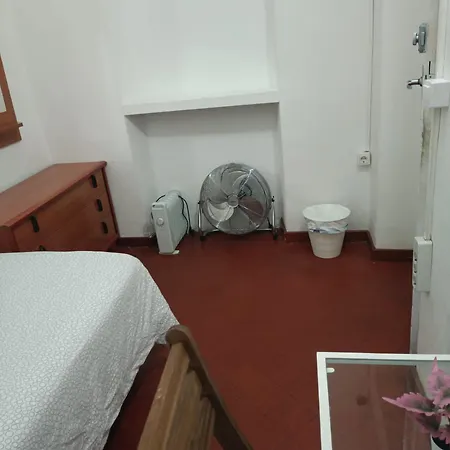 Hostel Rubi's Abode Bcn *